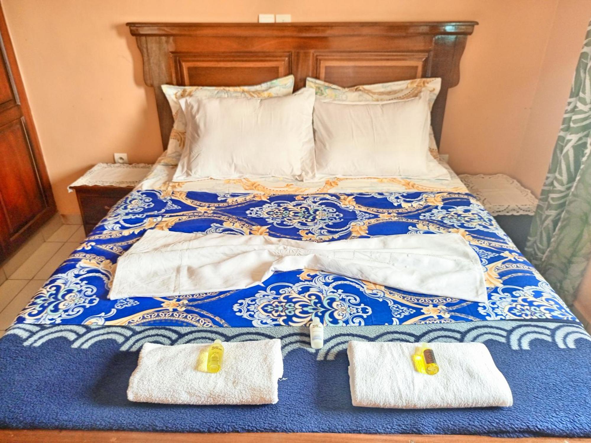 Residence Des 7 Collines Яунде Экстерьер фото