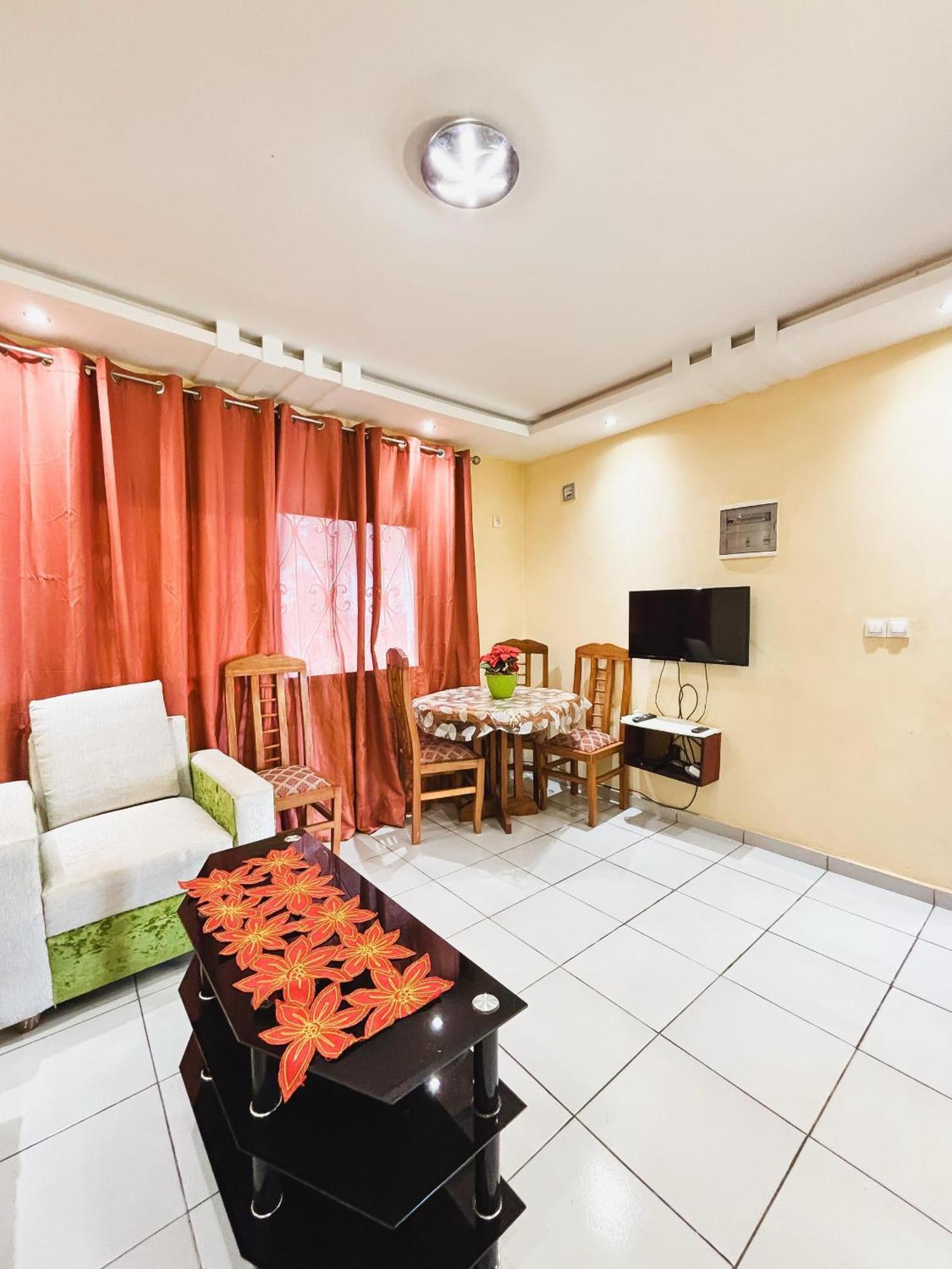 Residence Des 7 Collines Яунде Экстерьер фото