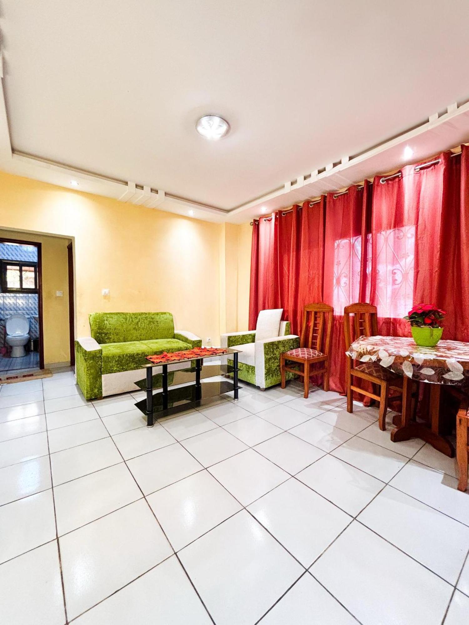 Residence Des 7 Collines Яунде Экстерьер фото